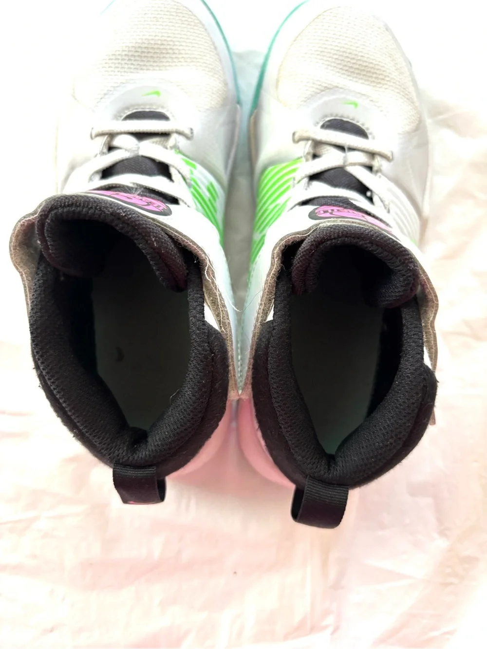 Nike White Green Team D9 Basketball Sneakers SZ 2.5 Youth Worn 1X Indoors